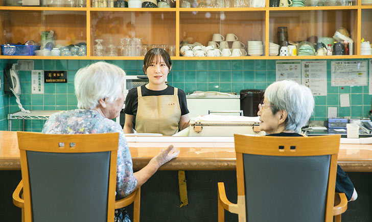 喫茶スペースで広がる交流とくつろぎ